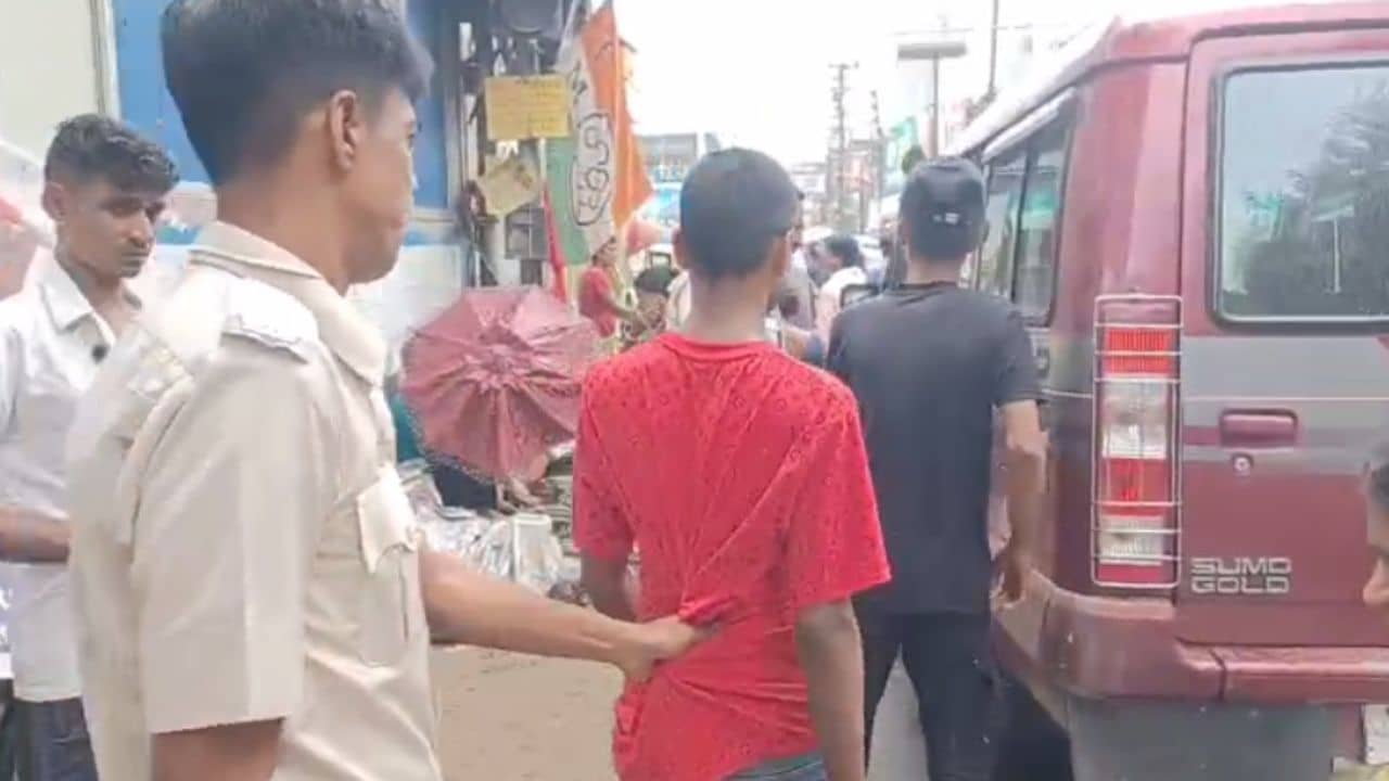 Sonarpur: অ্যাপ বাইক চালকের ফোন ছিনতাইয়ের চেষ্টা, না পেতেই চপারের কোপ, গ্রেফতার ২ নাবালক