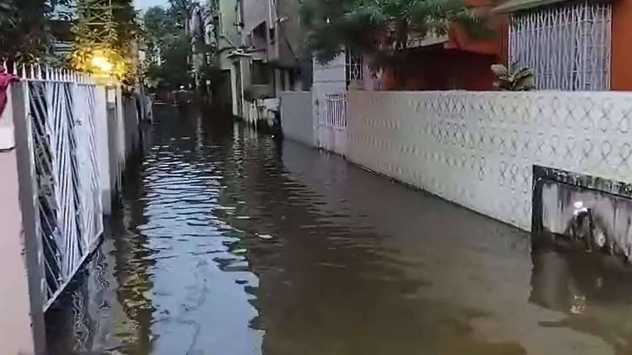 Kolkata Flood Situation: ফের মৃত্যু! এবার সোনারপুরে জমা জল সরাতে গিয়ে প্রাণ গেল পুরসভার অস্থায়ী কর্মীর