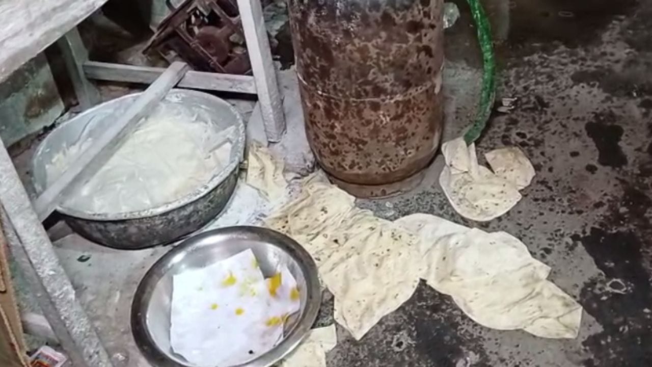 Dumdum: পকাইয়ের তাণ্ডবে অতিষ্ঠ দমদমবাসী, সব ভেঙেচুরে একশা করল দুষ্কৃতী Dumdum: পকাইয়ের তাণ্ডবে অতিষ্ঠ দমদমবাসী, সব ভেঙেচুরে একশা করল দুষ্কৃতী