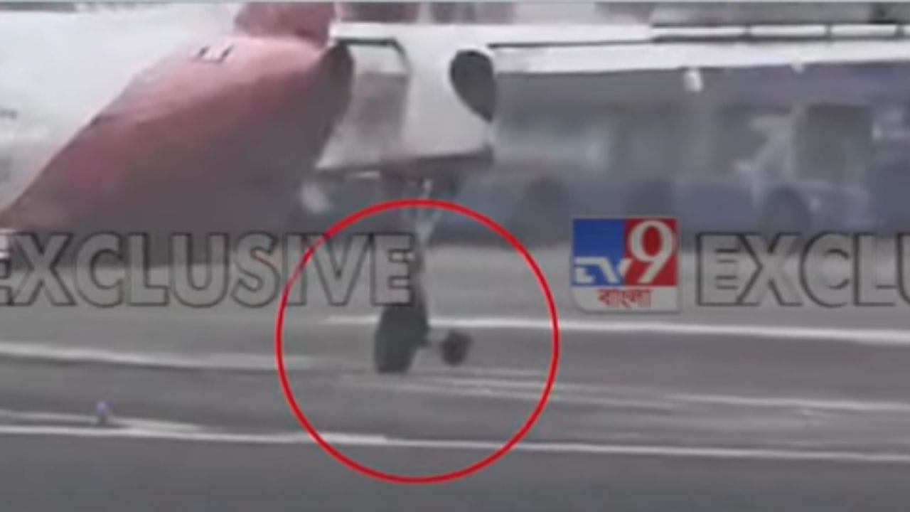 Mumbai Airport: ওড়ার সময়ে খুলে যায় স্পাইসজেট বিমানের চাকা, মুম্বই বিমানবন্দরে বড় ঘটনা Mumbai Airport: ওড়ার সময়ে খুলে যায় স্পাইসজেট বিমানের চাকা, মুম্বই বিমানবন্দরে বড় ঘটনা