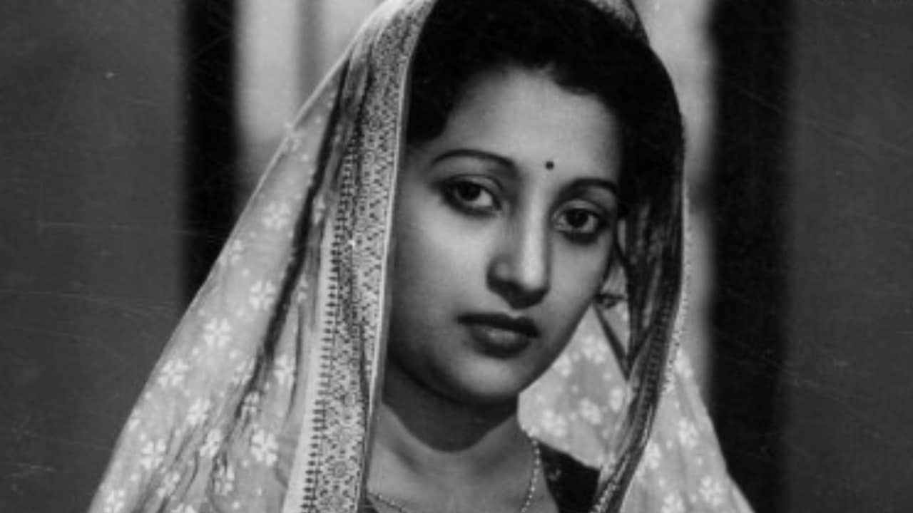 তোমাকে কিছুতেই নায়িকা হতে দেব না! সুচিত্রাকে কেন হুমকি দিয়েছিলেন খ্যাতনামা পরিচালক?