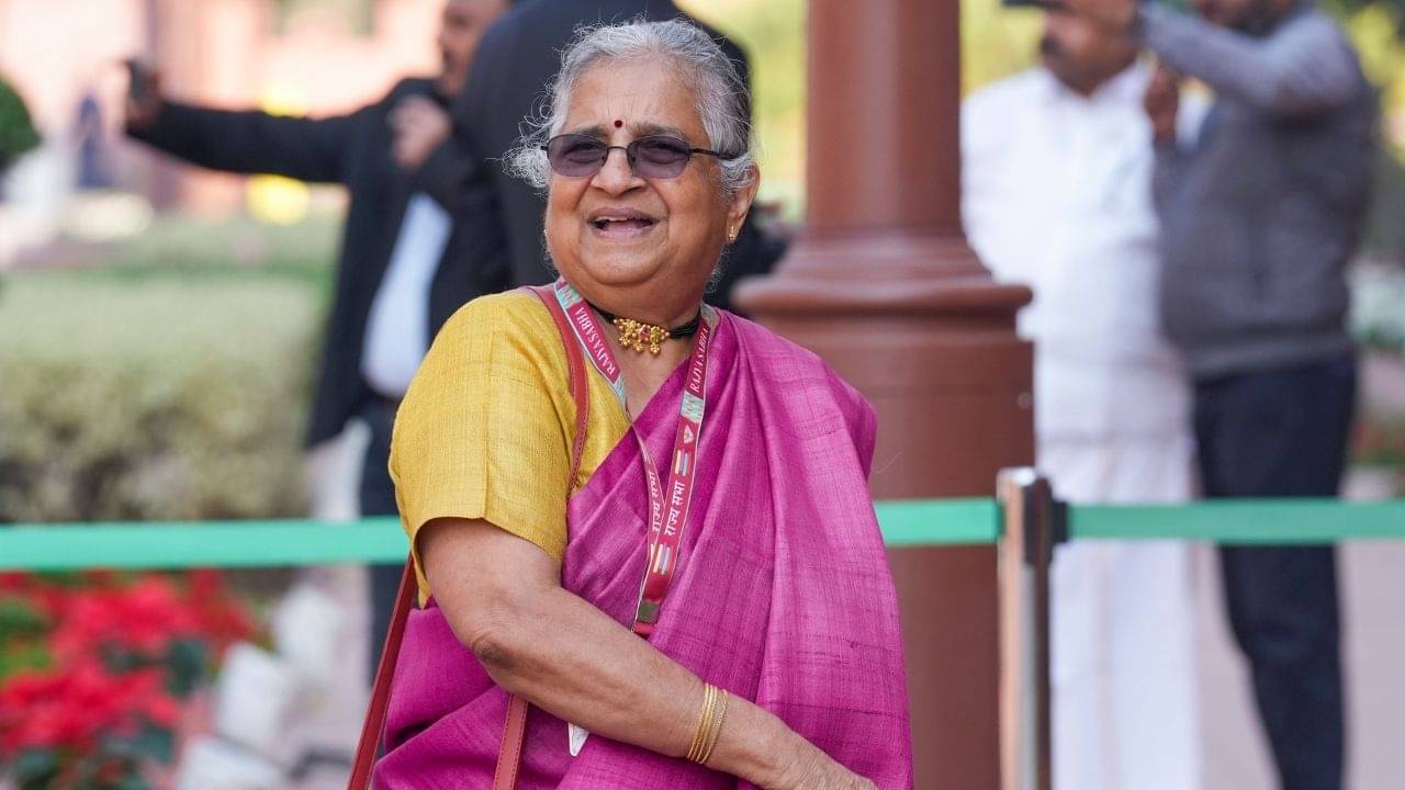 Sudha Murthy: সোশ্যাল মিডিয়ায় ঘুরছে অশ্লীল ভিডিয়ো! সুধা মূর্তির কাছে এল টেলিকম বিভাগের ফোন, তারপরই যা যা হল...