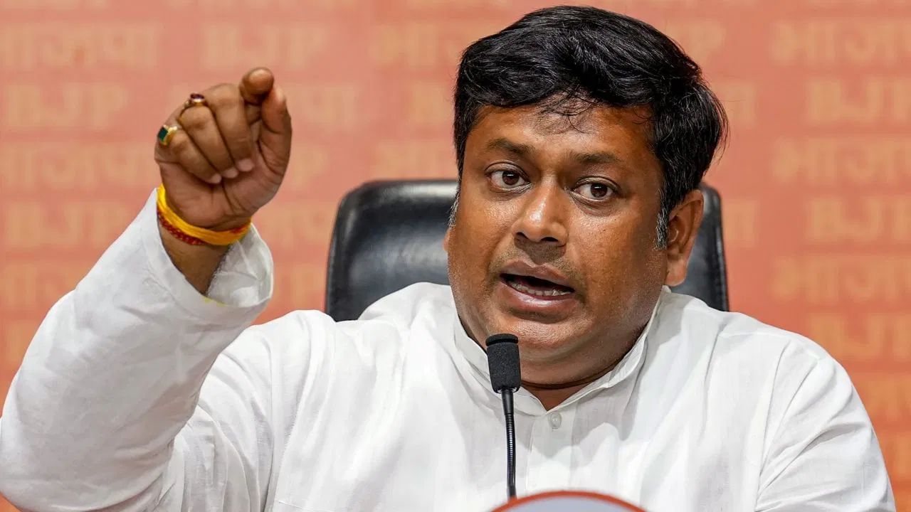 Sukanta on Bangladeshi: ‘ব্যবস্থা নিচ্ছে না পুলিশ’, সুকান্তর পোস্টের পরই রাতারাতি হাওয়া ২ বাংলাদেশি