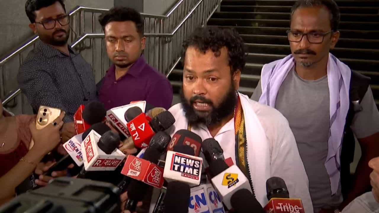 Suman Biswas: 'আজকেই হোক আমার জীবনের শেষদিন...', চোখের কোণে জল নিয়ে বললেন সুমন Suman Biswas: 'আজকেই হোক আমার জীবনের শেষদিন...', চোখের কোণে জল নিয়ে বললেন সুমন