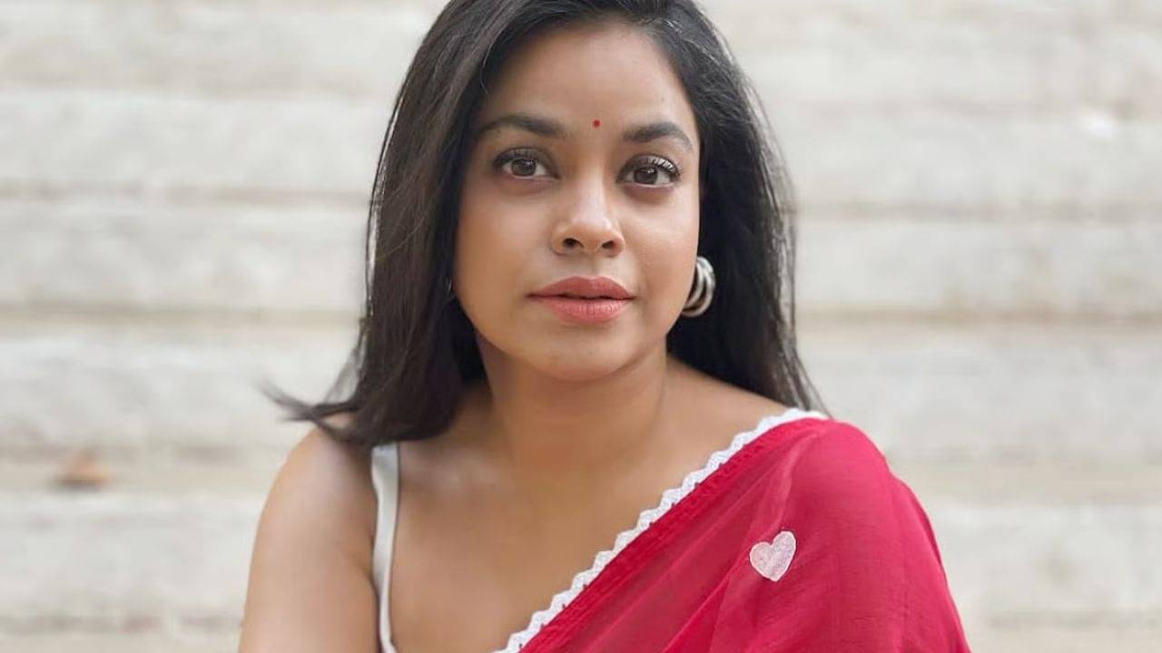 মুম্বইয়ের রাস্তায় সুমনা চক্রবর্তীর গাড়িতে হামলা! কেমন আছেন অভিনেত্রী?