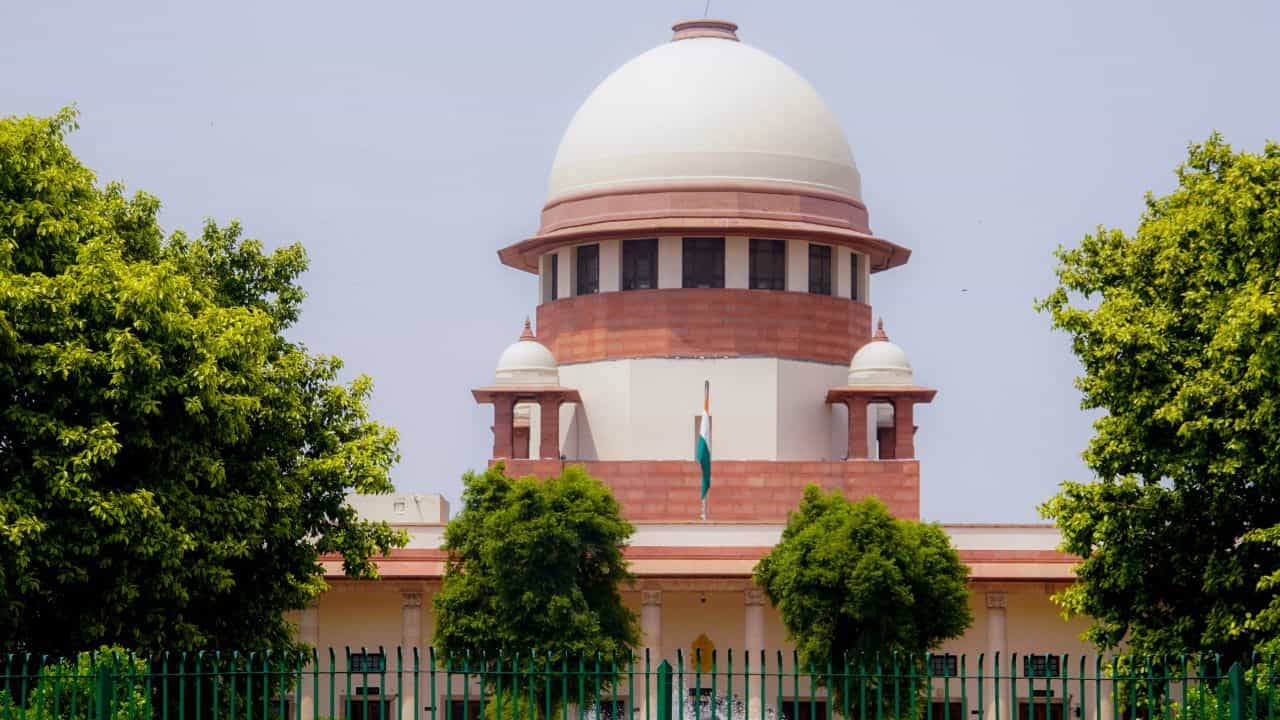 Supreme Court: 'সিরিয়াস বিষয়', বাংলায় BLO-দের নিরাপত্তা নিয়ে বিশেষ নির্দেশ দিল সুপ্রিম কোর্ট