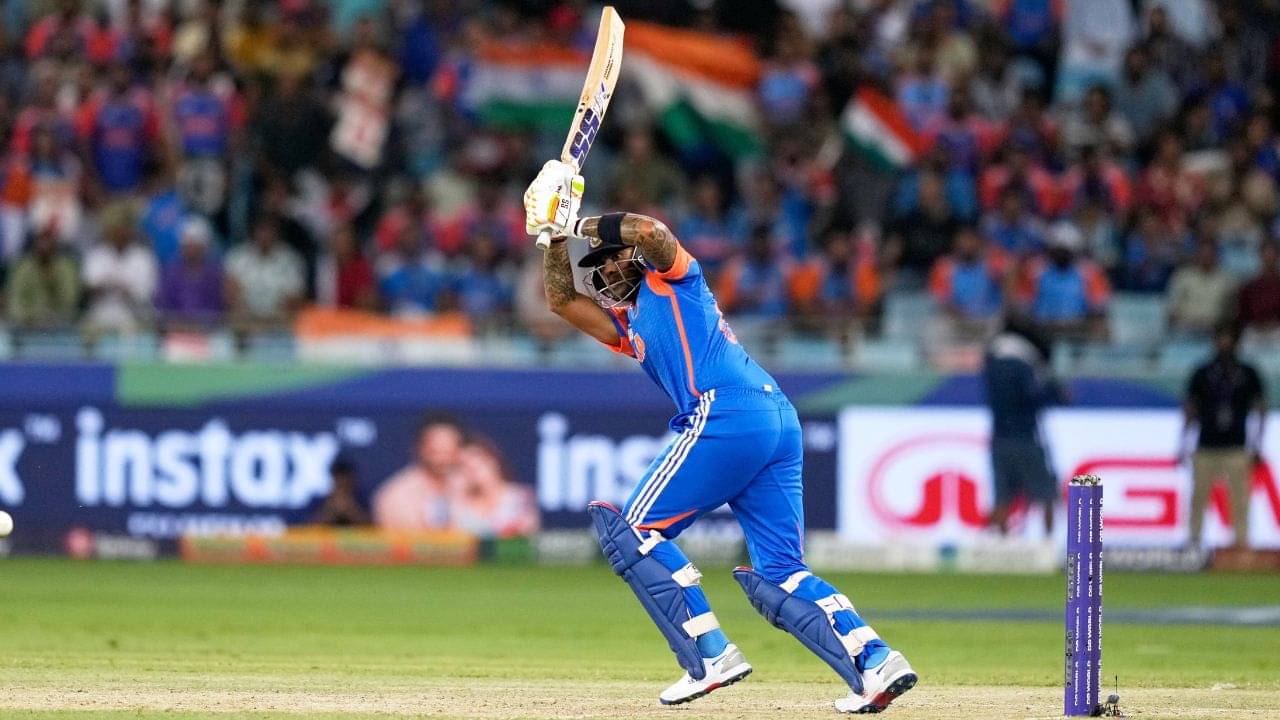 IND vs PAK: ফাইনালে ভারতের নীরব ভাবনা, মাঠের বাইরের ঘটনায় যা ঢাকা!