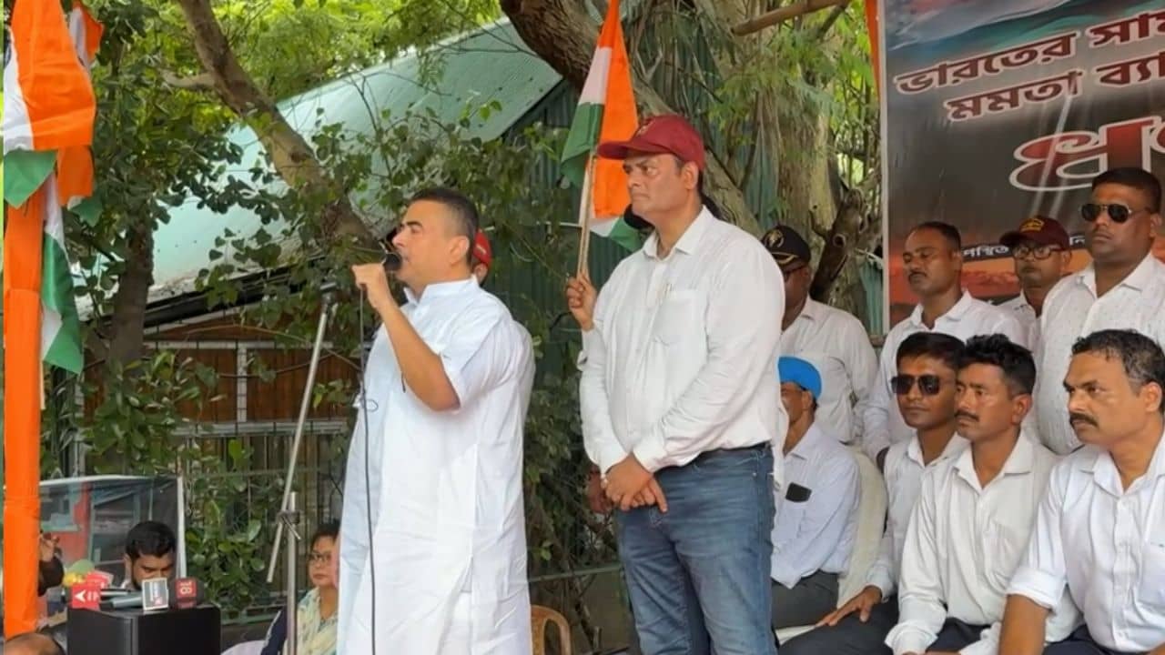 Suvendu Adhikari: টুকরে টুকরে গ্যাঙের মানসিকতা মুখ্যমন্ত্রীর, প্রাক্তন সেনাদের প্রতিবাদ মঞ্চ থেকে সরব শুভেন্দু
