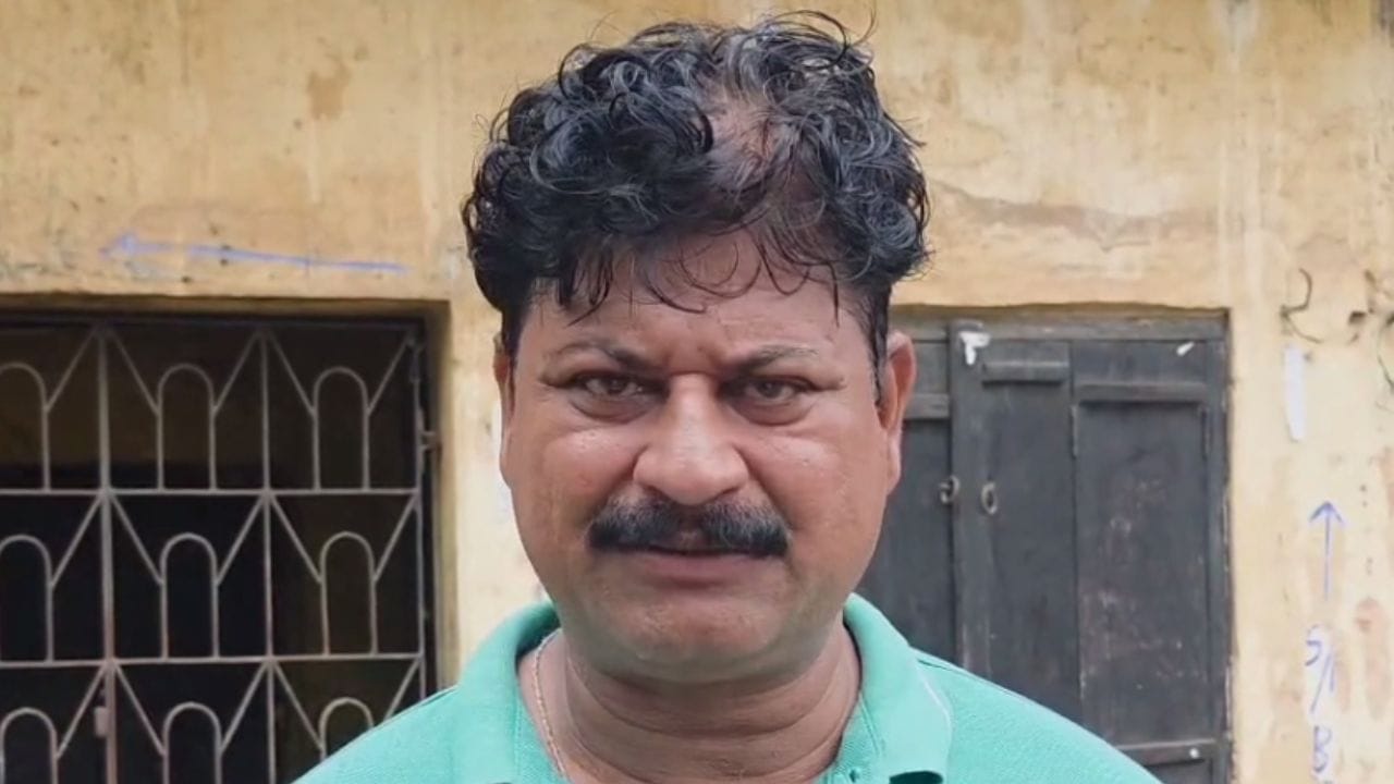 Medinipur: দাগি তালিকায় TMC কাউন্সিলরের ভাইঝি, রয়েছে মৃত স্বামীর নামও! কার হাত ধরে জুটেছিল চাকরি? Medinipur: দাগি তালিকায় TMC কাউন্সিলরের ভাইঝি, রয়েছে মৃত স্বামীর নামও! কার হাত ধরে জুটেছিল চাকরি?