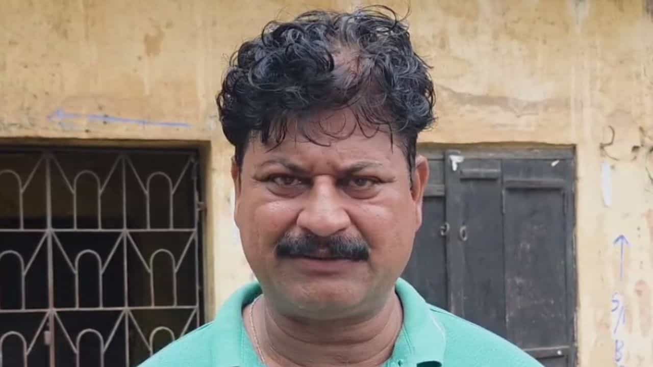 Medinipur: দাগি তালিকায় TMC কাউন্সিলরের ভাইঝি, রয়েছে মৃত স্বামীর নামও! কার হাত ধরে জুটেছিল চাকরি? Medinipur: দাগি তালিকায় TMC কাউন্সিলরের ভাইঝি, রয়েছে মৃত স্বামীর নামও! কার হাত ধরে জুটেছিল চাকরি?
