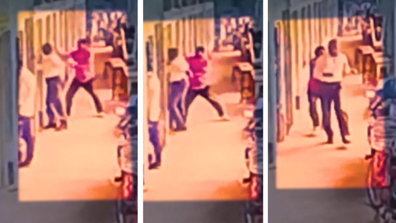 Kakdwip: ভারপ্রাপ্ত প্রধান শিক্ষককে ঘাড়ধাক্কা, দেখুন স্কুলে তৃণমূল নেতার 'দাদাগিরি'-র ভিডিয়ো Kakdwip: ভারপ্রাপ্ত প্রধান শিক্ষককে ঘাড়ধাক্কা, দেখুন স্কুলে তৃণমূল নেতার 'দাদাগিরি'-র ভিডিয়ো