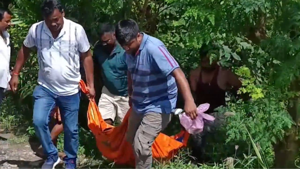 Jagatdal: জগদ্দলে খালের ধারে তৃণমূল কর্মীর দেহ, মাংসের অর্ডার দেওয়ার নামে ডেকে খুন?