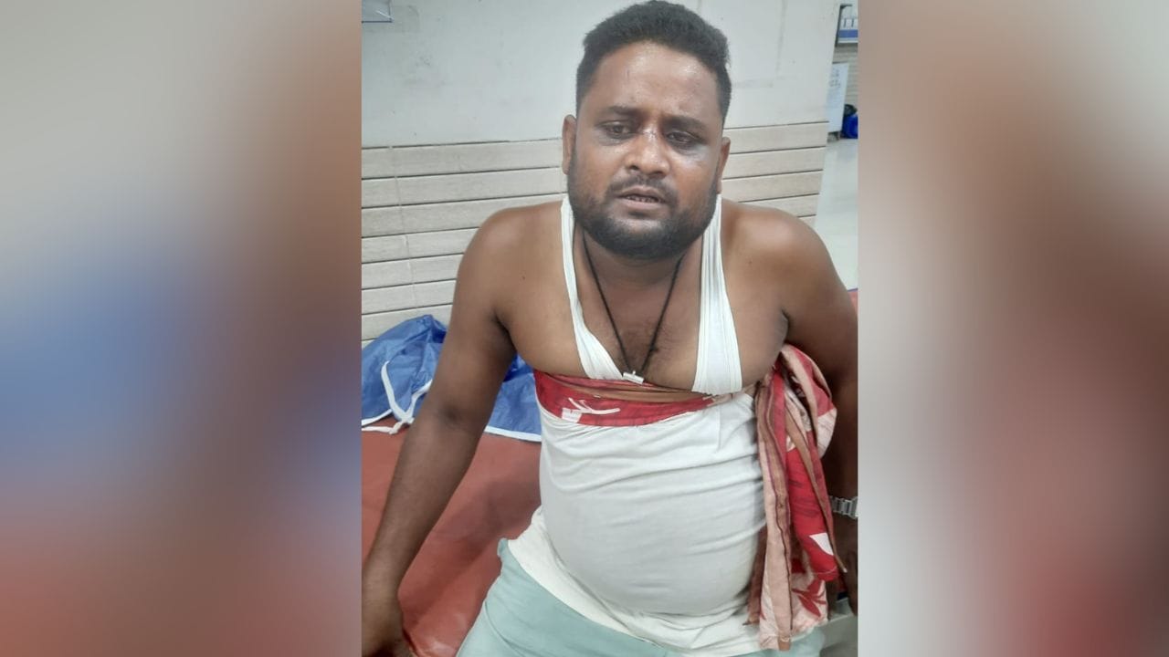 Malda: তৃণমূল নেতা খুনে সাক্ষীকে গুলি করে খুনের চেষ্টা Malda: তৃণমূল নেতা খুনে সাক্ষীকে গুলি করে খুনের চেষ্টা