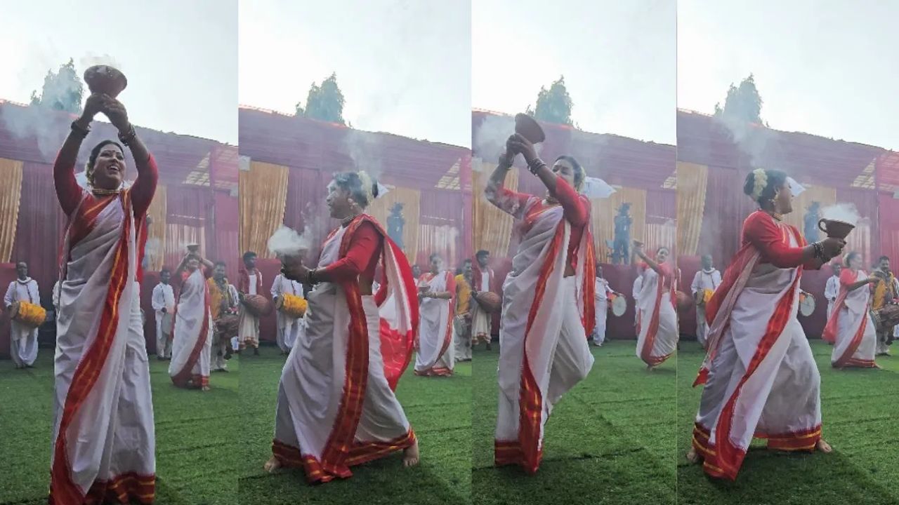 উৎসবে বাঙালিয়ানা। শাড়ি পরে মহিলারা ধুনুচি নৃত্য পরিবেশন করে সকলকে মোহিত করেন।