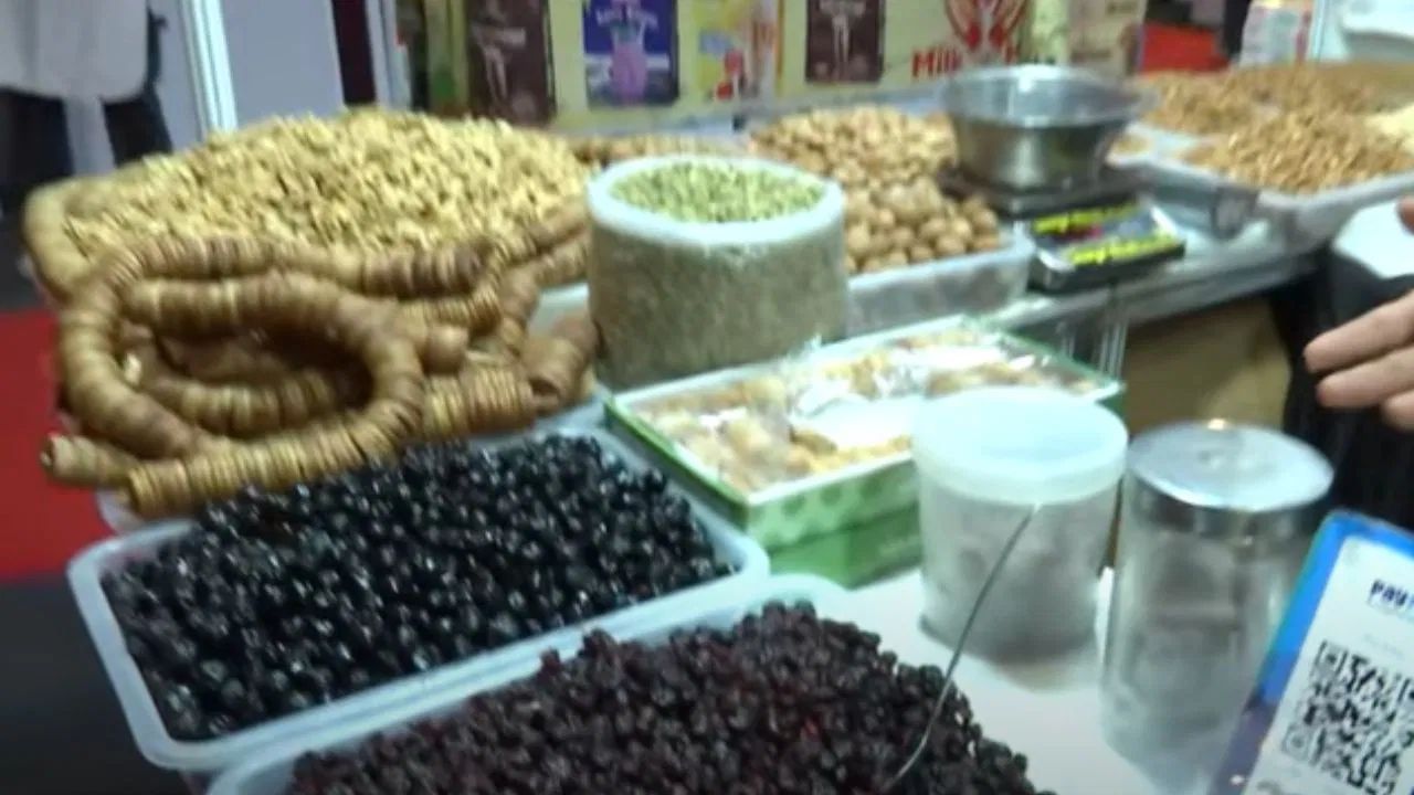 এই উৎসবে আফগানিস্তানের বিখ্যাত ড্রাই ফুডের স্টল রয়েছে। এখানে আপনি সর্বোৎকৃষ্ট মানের শুকনো ফল পাবেন।