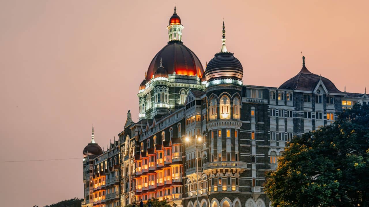 Hotel Room Price, GST: পুজোয় বেড়াতে যাওয়ার পরিকল্পনা? জিএসটি কমায় কি এবার দামি হবে হোটেলের ঘর?