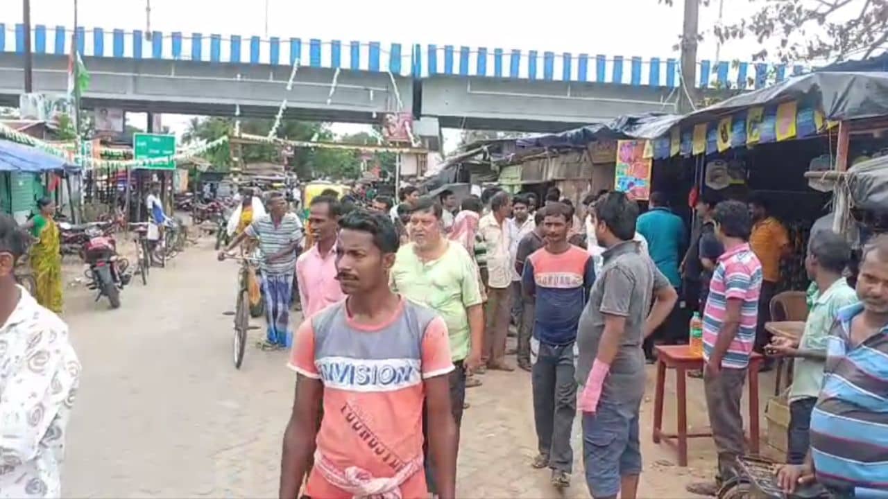 Tarakeswar: খাসির বদলে ছাগলের মাংস বিক্রির অভিযোগ, ধরা পড়তেই পালিয়ে গেলেন TMC নেতা