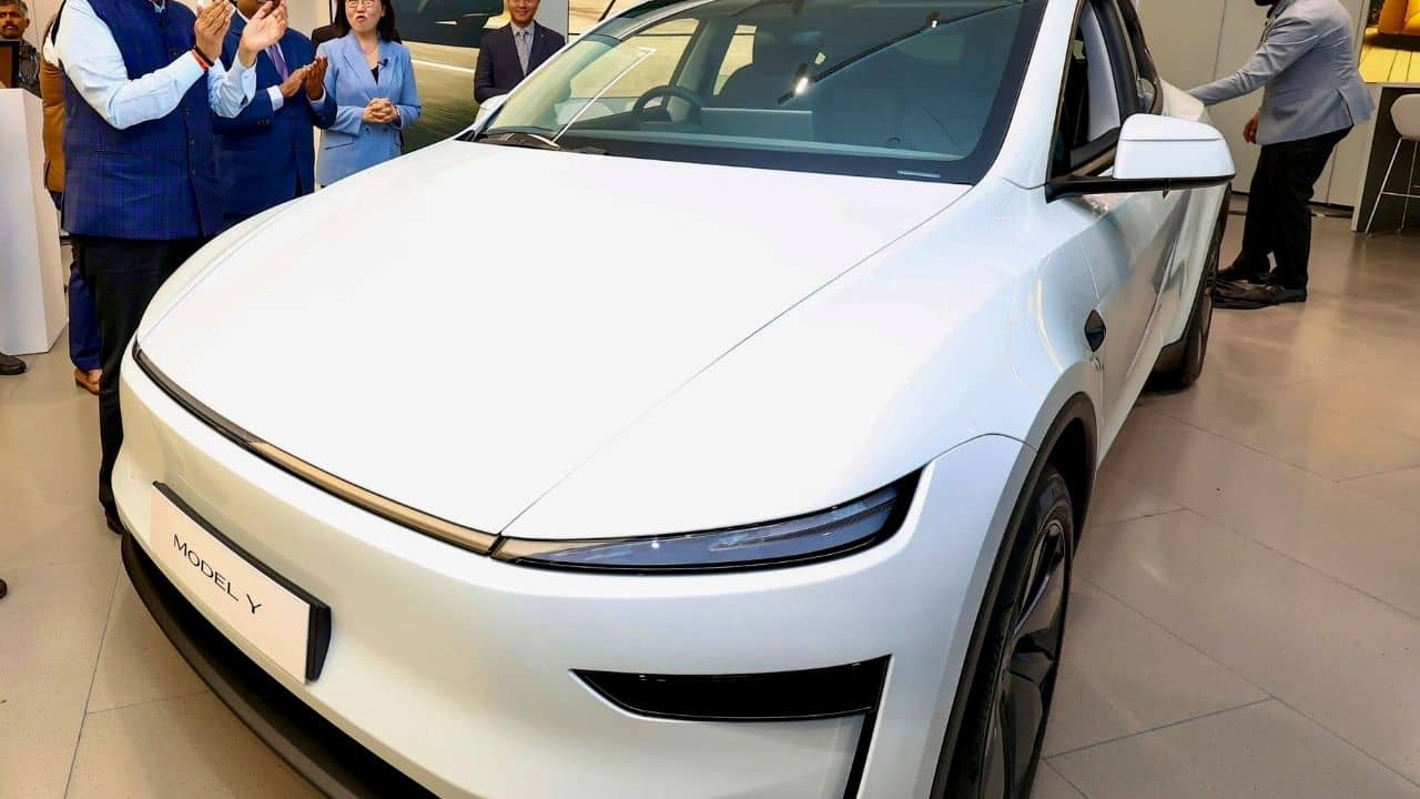 Tesla in India: ভারতে প্রথম টেসলা কিনলেন এই মন্ত্রী, দাম শুনলে মাথা ঘুরে যাবে...