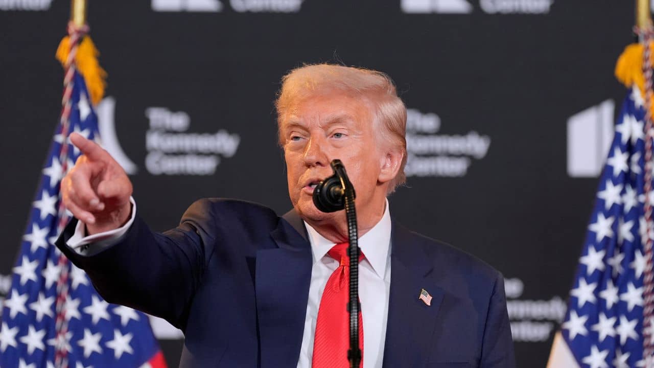 India USA Tariffs: শুল্ক ছাড়া আমেরিকা গরিব..., ট্রাম্পের ক্ষমতা রক্ষায় সুপ্রিম কোর্টে প্রশাসন