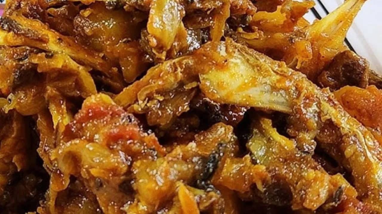 গরম ভাত আর রুই মাছের চচ্চড়ি, পাতে পড়লেই চেটেপুটে খাবে পরিবার