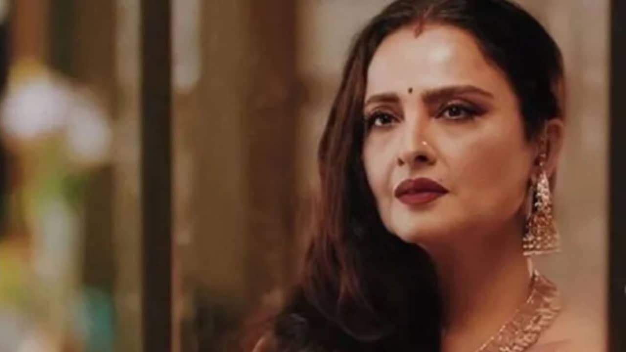 ফাঁকা বাড়িতে আত্মঘাতী স্বামী! খবর পেয়ে কী করেছিলেন রেখা?