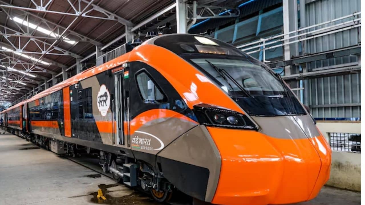 Vande Bharat Sleeper: ভোটের আগেই বড় উপহার, বাংলার গা ঘেঁষেই ছুটবে বন্দে ভারত স্লিপার ট্রেন