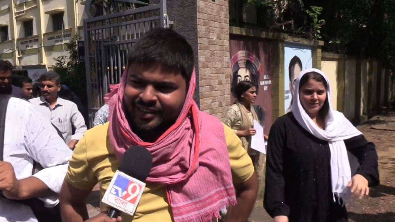 WBSSC-SLST Exam: যোগীরাজ্যে পরীক্ষা হয় না? বাংলায় আসা ভিন রাজ্যের পরীক্ষার্থীকে প্রশ্ন করতেই বললেন...