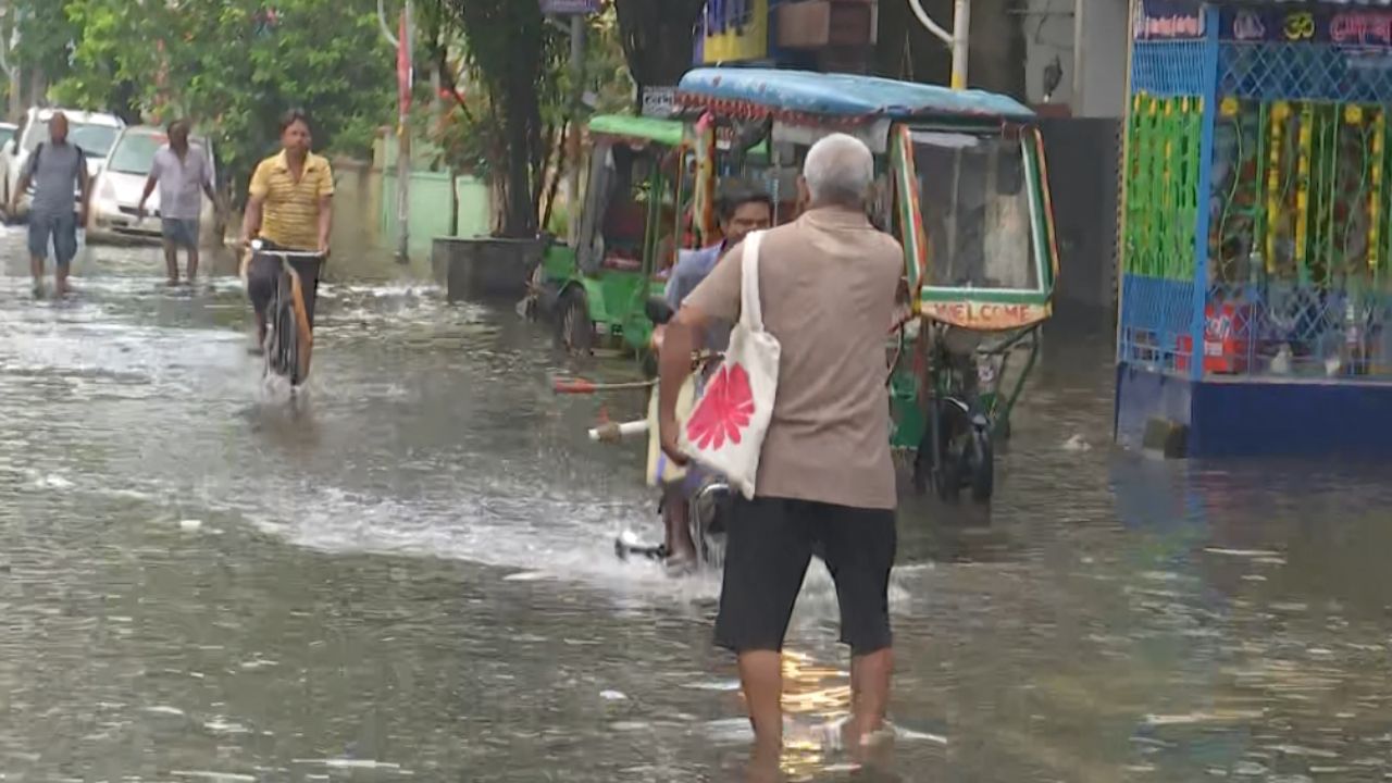 Waterlogging In Kolkata (4)
