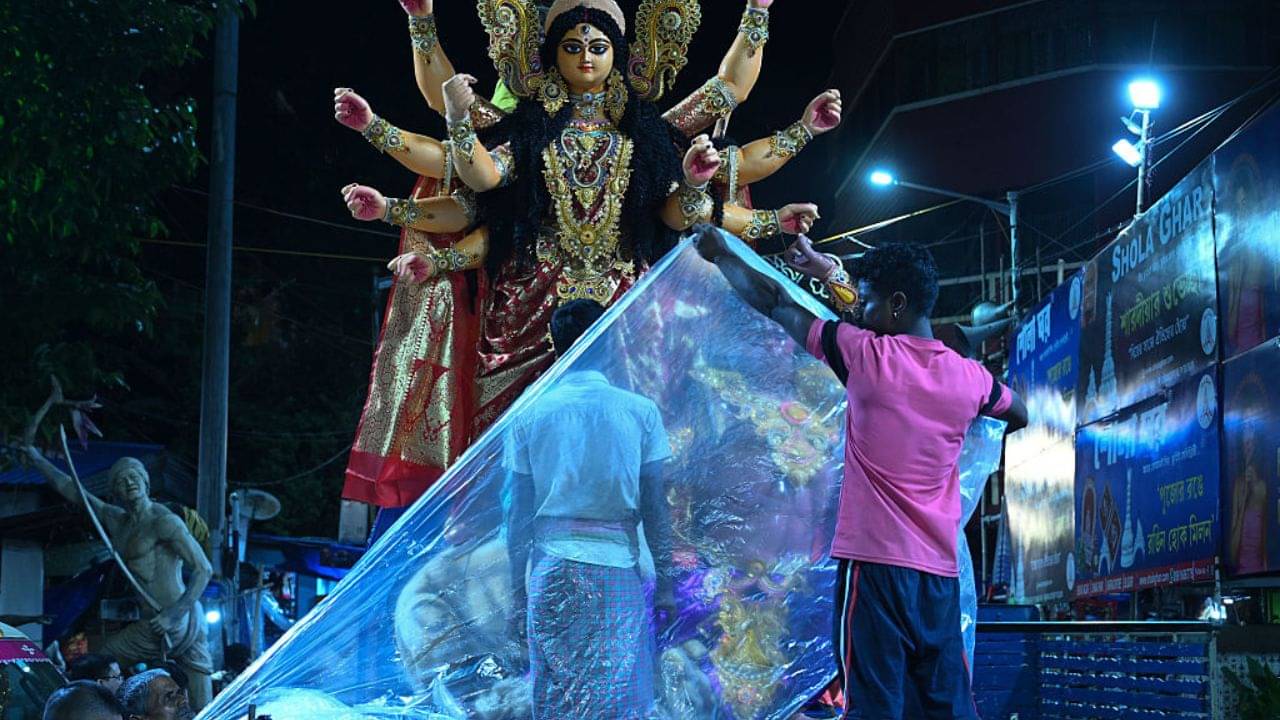 West Bengal Weather: পুজোর বাংলায় জোড়া নিম্নচাপ! হাওয়ার মুড ঘুরবে ১৮০ ডিগ্রি