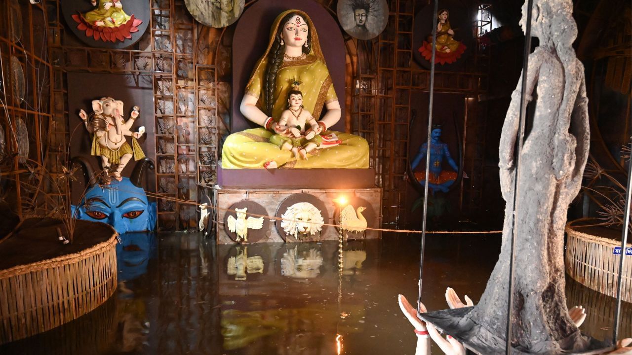 West Bengal Weather Forecast: পুজোয় খালি বৃষ্টি-বৃষ্টি আর বৃষ্টি, এরই মধ্যে একটা সুখবর দিল হাওয়া অফিস West Bengal Weather Forecast: পুজোয় খালি বৃষ্টি-বৃষ্টি আর বৃষ্টি, এরই মধ্যে একটা সুখবর দিল হাওয়া অফিস