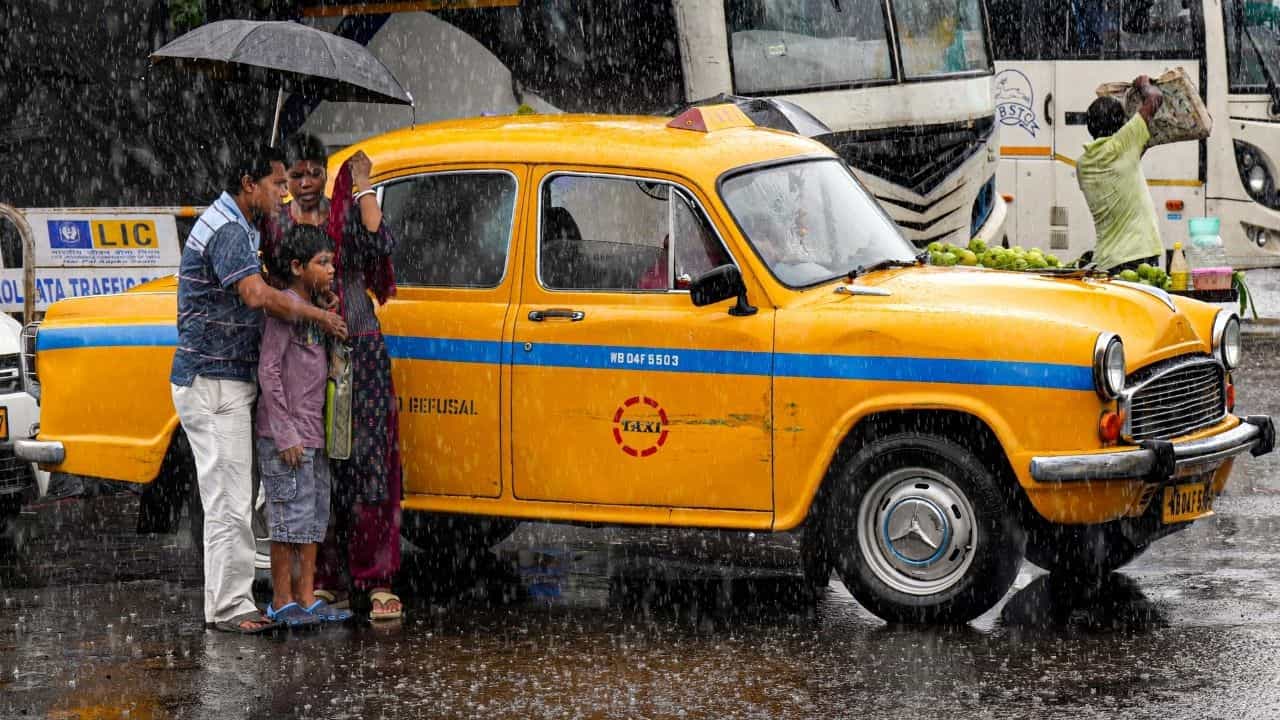 Durga Puja Weather: দুর্যোগেই দেবীর আগমন, সেপ্টেম্বরে অতিবৃষ্টি, মহালয়া থেকে দক্ষিণবঙ্গে আরও বিপদ! Durga Puja Weather: দুর্যোগেই দেবীর আগমন, সেপ্টেম্বরে অতিবৃষ্টি, মহালয়া থেকে দক্ষিণবঙ্গে আরও বিপদ!
