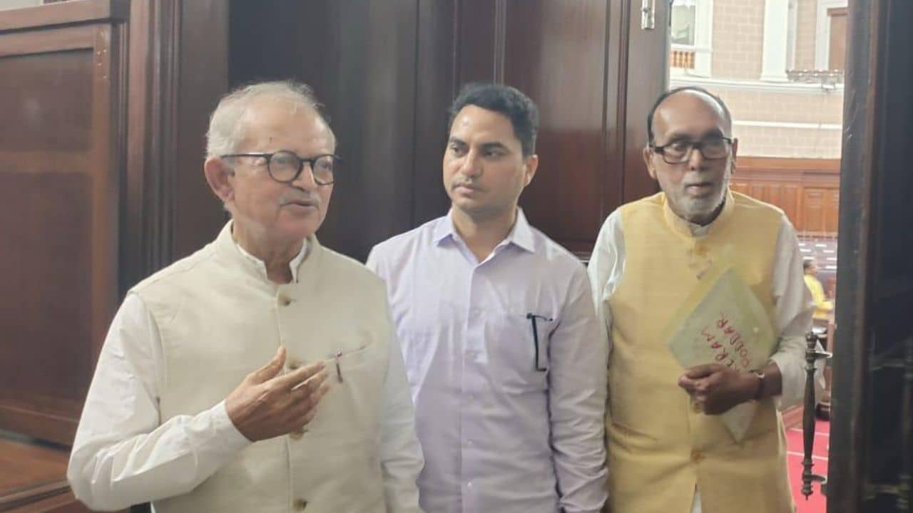 West bengal Minister: মৎস্য মন্ত্রীকে অপদার্থ বলে আক্রমণ TMC বিধায়কের, পরে বললেন, মুখ ফস্কে বেরিয়েছে