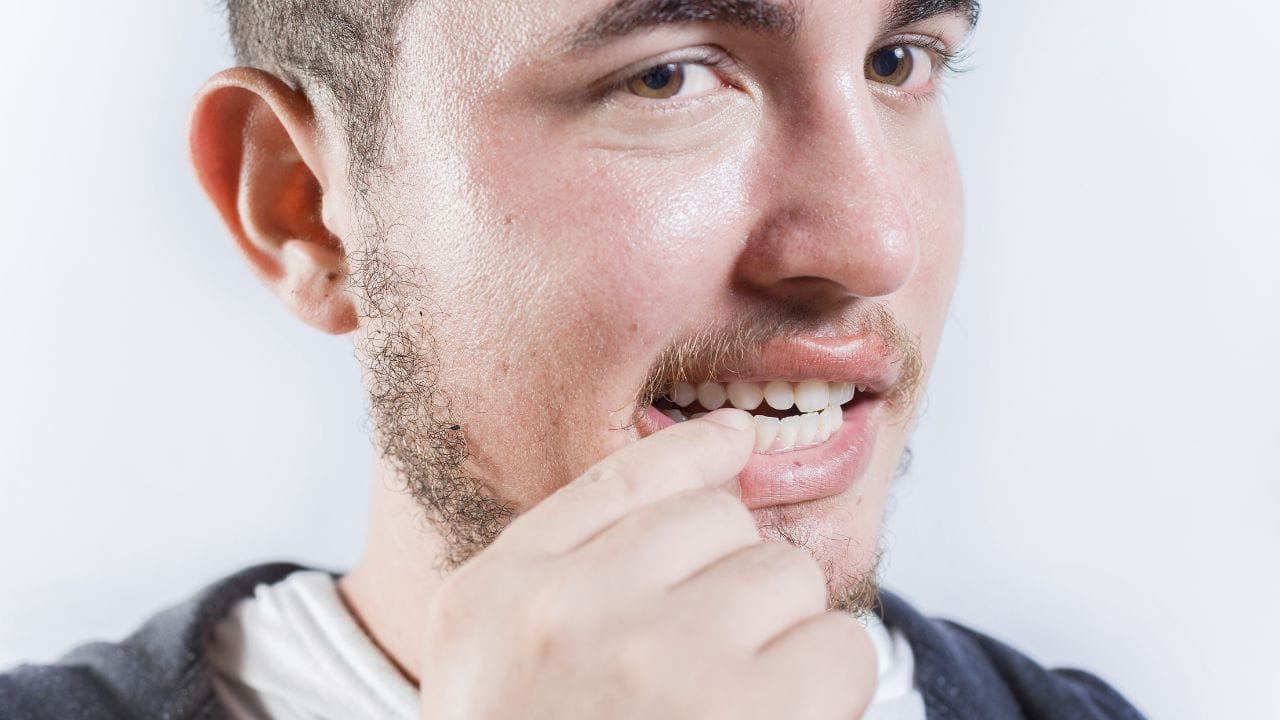 Astro Tips: নখ দাঁতে কেটে চিবোন? এটা করলে পড়ে গ্রহের কুদৃষ্টি প্রভাব, শীঘ্রই হন সাবধান! Astro Tips: নখ দাঁতে কেটে চিবোন? এটা করলে পড়ে গ্রহের কুদৃষ্টি প্রভাব, শীঘ্রই হন সাবধান!