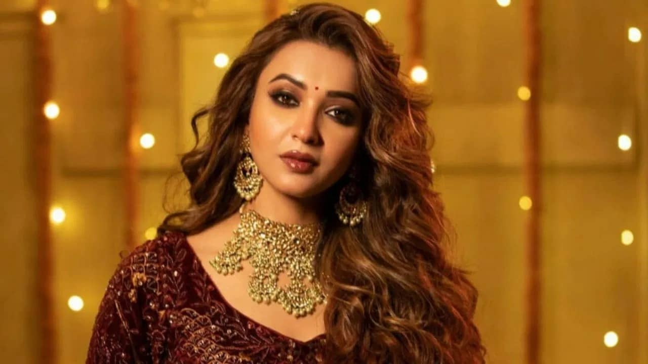 কৌশানির মেন্টর কে? সৃজিত-রাজকে নিয়ে কী বললেন নায়িকা