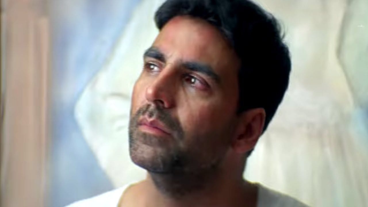 অক্ষয়কে অশ্লীল স্পর্শ! তড়িঘড়ি থানায় করা হয় অভিযোগ, তারপর... অক্ষয়কে অশ্লীল স্পর্শ! তড়িঘড়ি থানায় করা হয় অভিযোগ, তারপর...