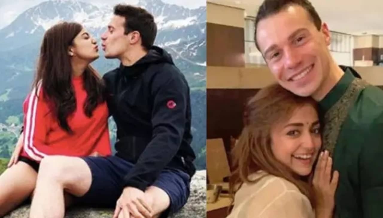 বিচ্ছেদের পথে মোনালি ঠাকুর? গায়িকার পোস্ট ঘিরে জল্পনা তুঙ্গে