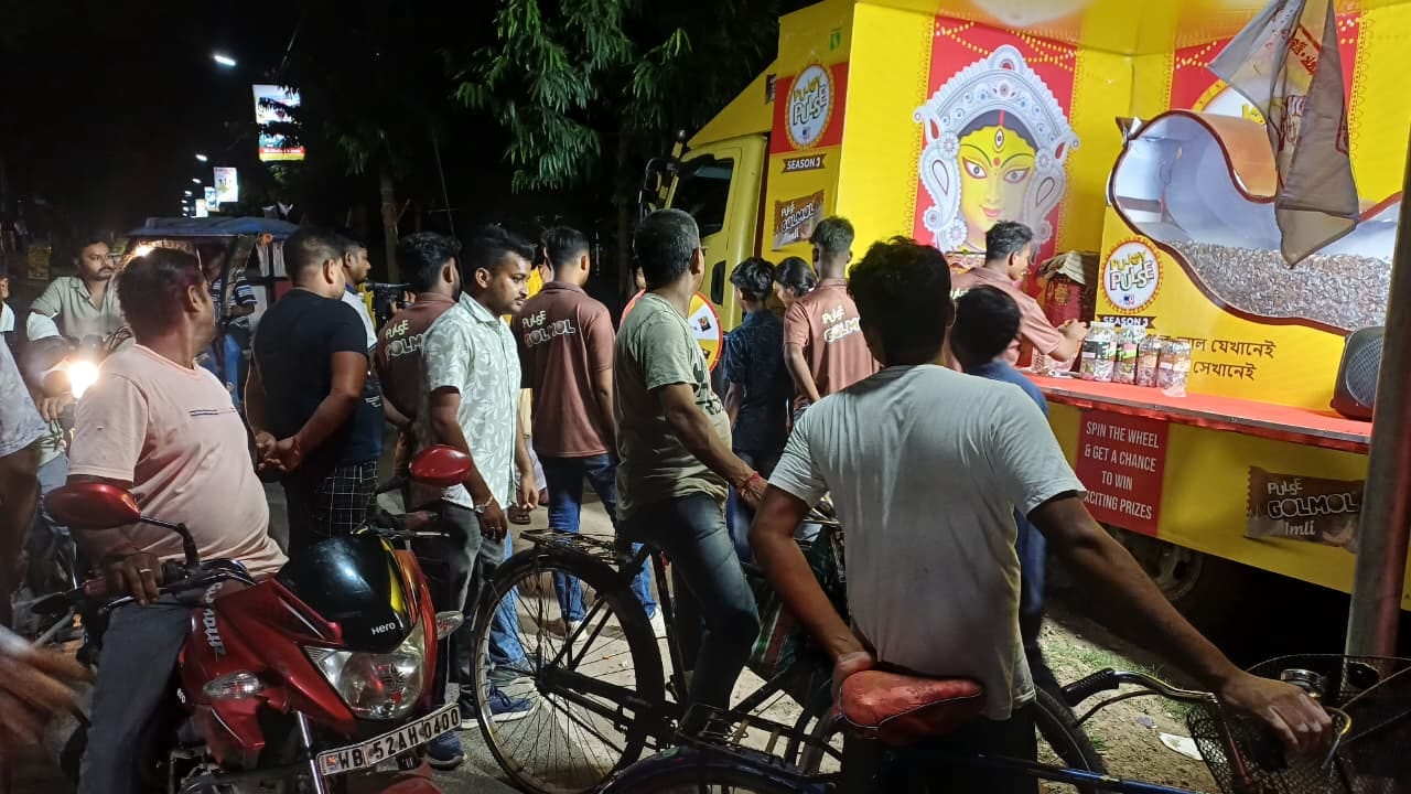 বাচ্চা তো বটেই, বয়স্করাও খুশি এই লজেন্সে। পালসের আগের চটপটা স্বাদ আমরা জানি। কিন্তু এবার যেন সবটা ছাপিয়ে।