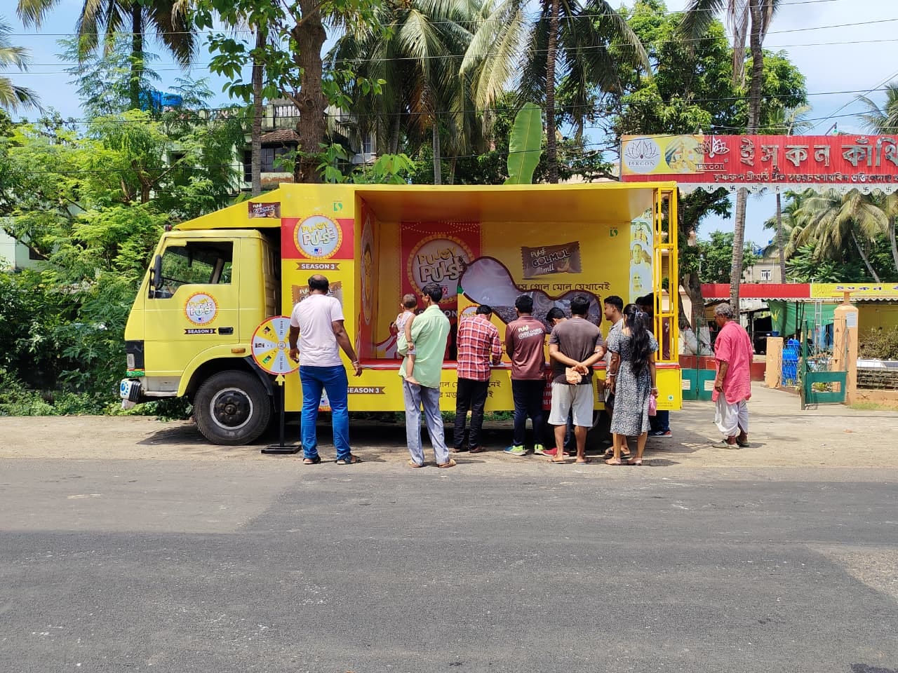 কিন্তু খাওয়ার পর তো একটু চটপটে খেতে ইচ্ছা করে, তাই না! এবার পুজোয় আমাদের সকলের ফেভারিট পালস নতুন স্বাদে। তিলোত্তমায় ঘুরছে পুজোয় পালসের ট্যাবলো।
