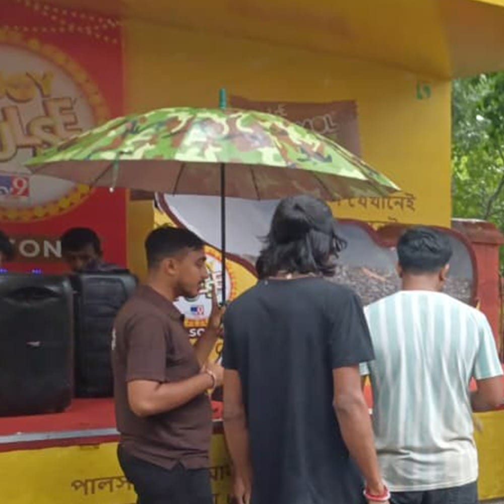 কিন্তু খাওয়ার পর তো একটু চটপটে খেতে ইচ্ছা করে, তাই না! এবার পুজোয় আমাদের সকলের ফেভারিট পালস নতুন স্বাদে। তিলোত্তমায় ঘুরছে পুজোয় পালসের ট্যাবলো।