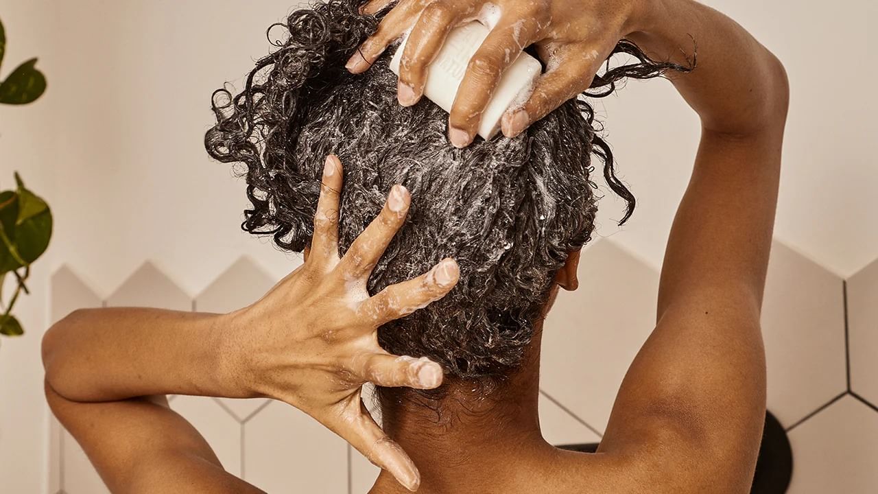 সপ্তাহের কোন দিন শ্যাম্পু করলে পরিবারের অমঙ্গল হয় জানেন?