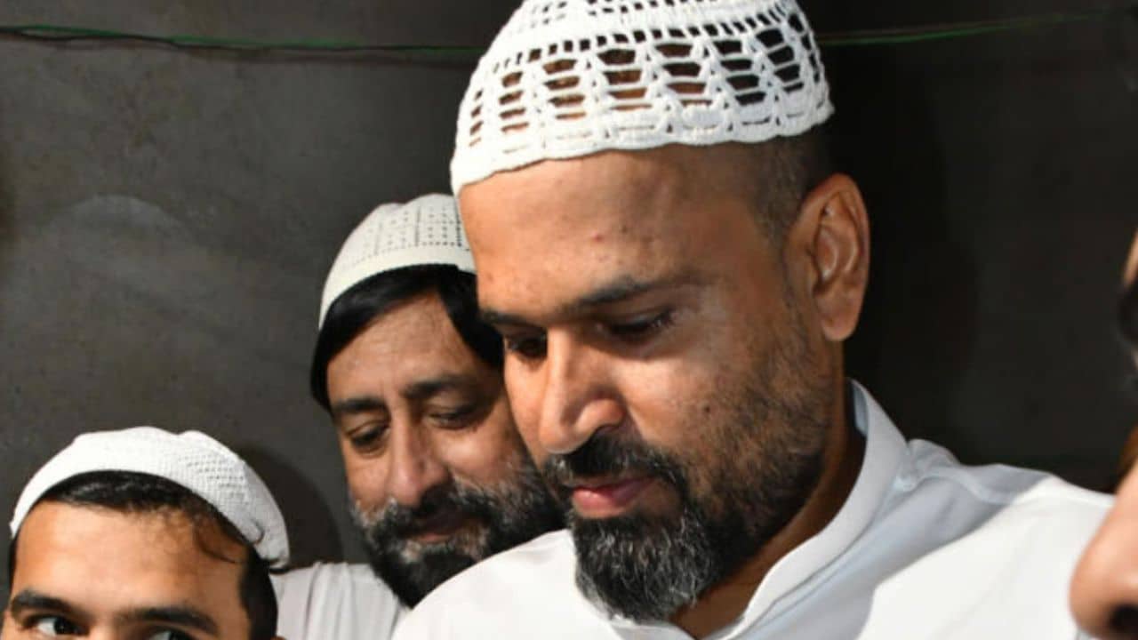 Yusuf Pathan: বুলডোজার দিয়ে ভেঙে গুড়িয়ে দেওয়া হবে, ইউসুফের থেকে জমি পুনরুদ্ধারে পুরসভাকে নির্দেশ হাইকোর্টের