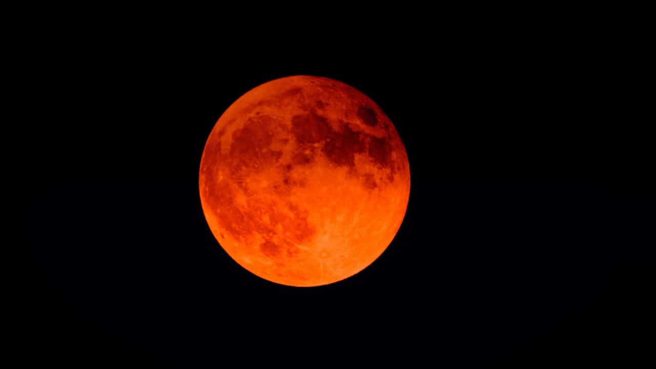 Lunar Eclipse 2025: রবি-রাতে পূর্ণগ্রাস চন্দ্রগ্রহণ, ঝটপট জেনে নিন কী করবেন, আর কী করবেন না Lunar Eclipse 2025: রবি-রাতে পূর্ণগ্রাস চন্দ্রগ্রহণ, ঝটপট জেনে নিন কী করবেন, আর কী করবেন না