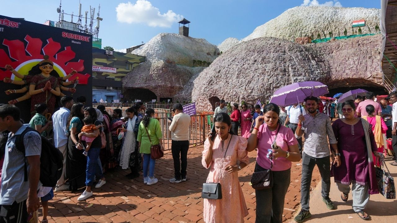 Durga Puja Weather Update: বর্ষাসুর কি বধ হয়ে গেল? সপ্তমী, অষ্টমীতে কেমন থাকবে আবহাওয়া, জানিয়ে দিল হাওয়া অফিস Durga Puja Weather Update: বর্ষাসুর কি বধ হয়ে গেল? সপ্তমী, অষ্টমীতে কেমন থাকবে আবহাওয়া, জানিয়ে দিল হাওয়া অফিস