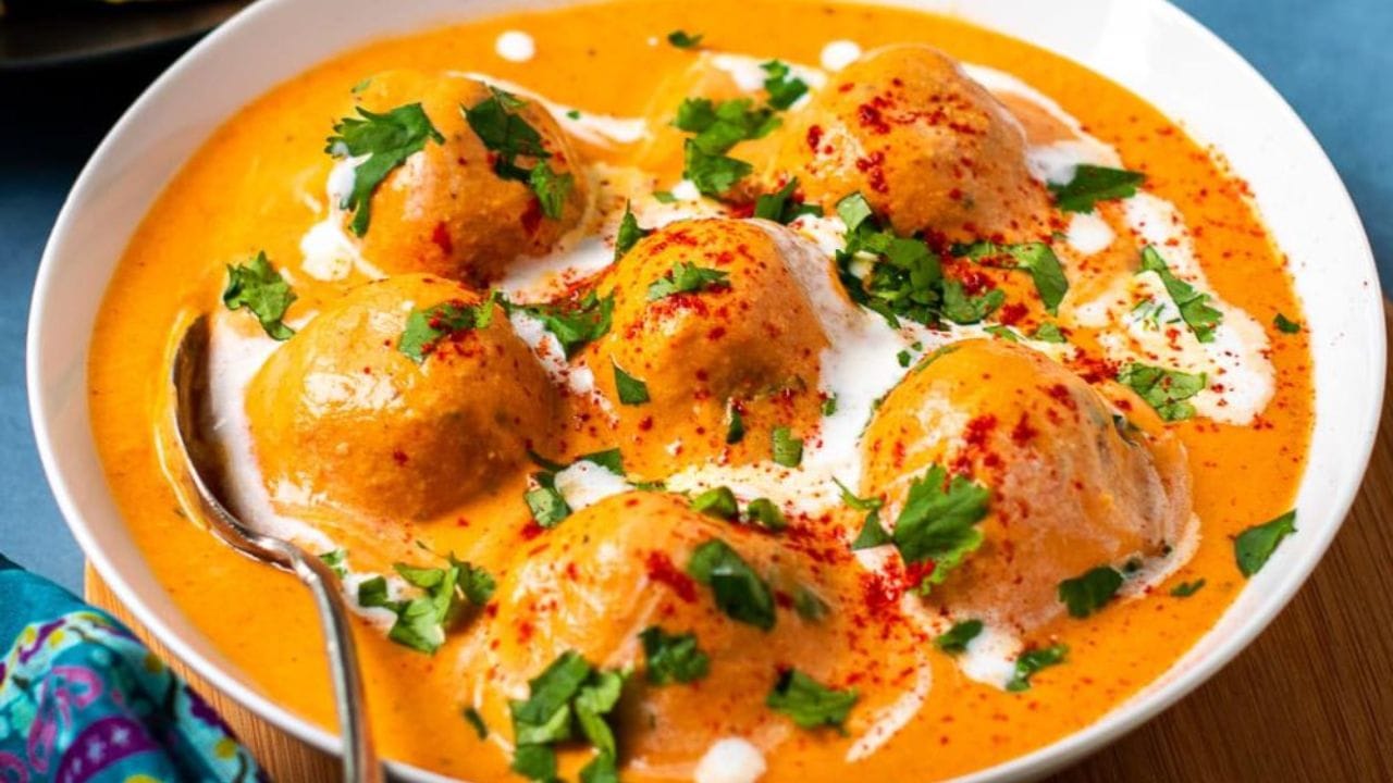 Malai Kofta Recipe: নান-পরোটা-ভাত সব কিছুর সঙ্গেই জমবে এই মালাই কোফতা, রেস্টুরেন্টের স্বাদ এবার আপনার রান্নাঘরেই Malai Kofta Recipe: নান-পরোটা-ভাত সব কিছুর সঙ্গেই জমবে এই মালাই কোফতা, রেস্টুরেন্টের স্বাদ এবার আপনার রান্নাঘরেই