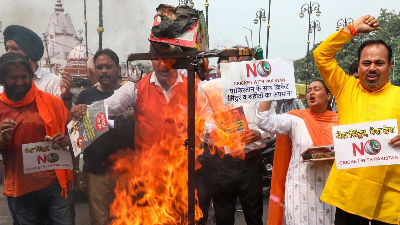 India-Pakistan Match Today: বিধবাদের কটাক্ষ করেছিল পাকিস্তানের ক্রিকেটাররা, পহেলগাঁও ভুলে গেল? ভারত-পাকিস্তান ম্যাচ নিয়ে বাড়ছে তরজা