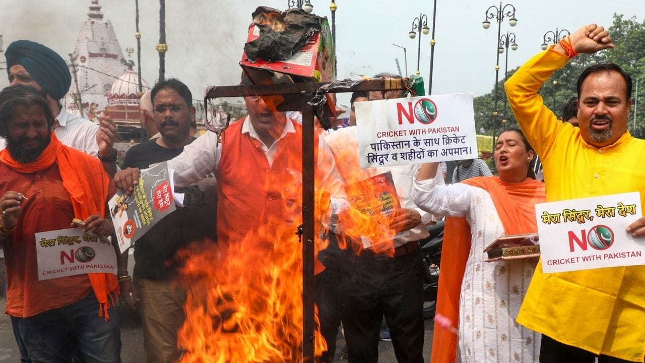 India-Pakistan Match Today: 'বিধবাদের কটাক্ষ করেছিল পাকিস্তানের ক্রিকেটাররা', পহেলগাঁও ভুলে গেল? ভারত-পাকিস্তান ম্যাচ নিয়ে বাড়ছে তরজা India-Pakistan Match Today: 'বিধবাদের কটাক্ষ করেছিল পাকিস্তানের ক্রিকেটাররা', পহেলগাঁও ভুলে গেল? ভারত-পাকিস্তান ম্যাচ নিয়ে বাড়ছে তরজা