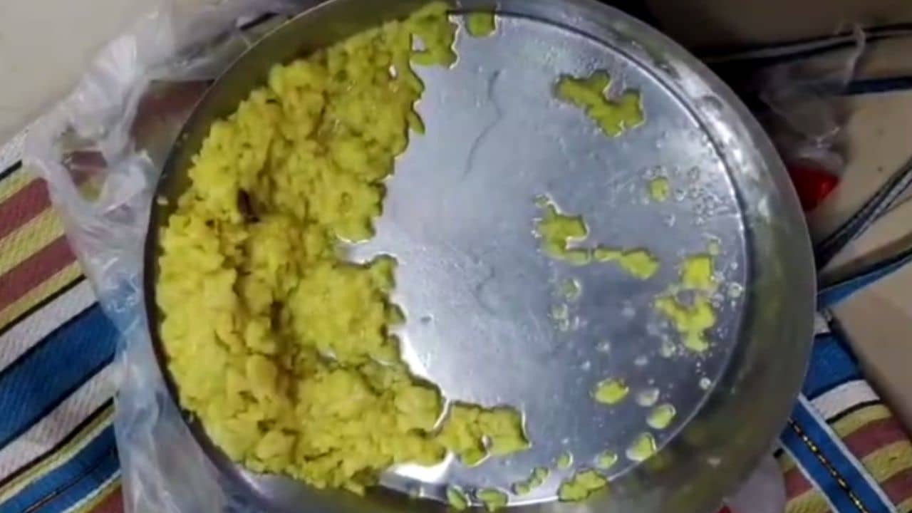 Bankura: খিচুড়ির ভিতরে টিকটিকি, সেই খাবার খেয়ে অসুস্থ ৯