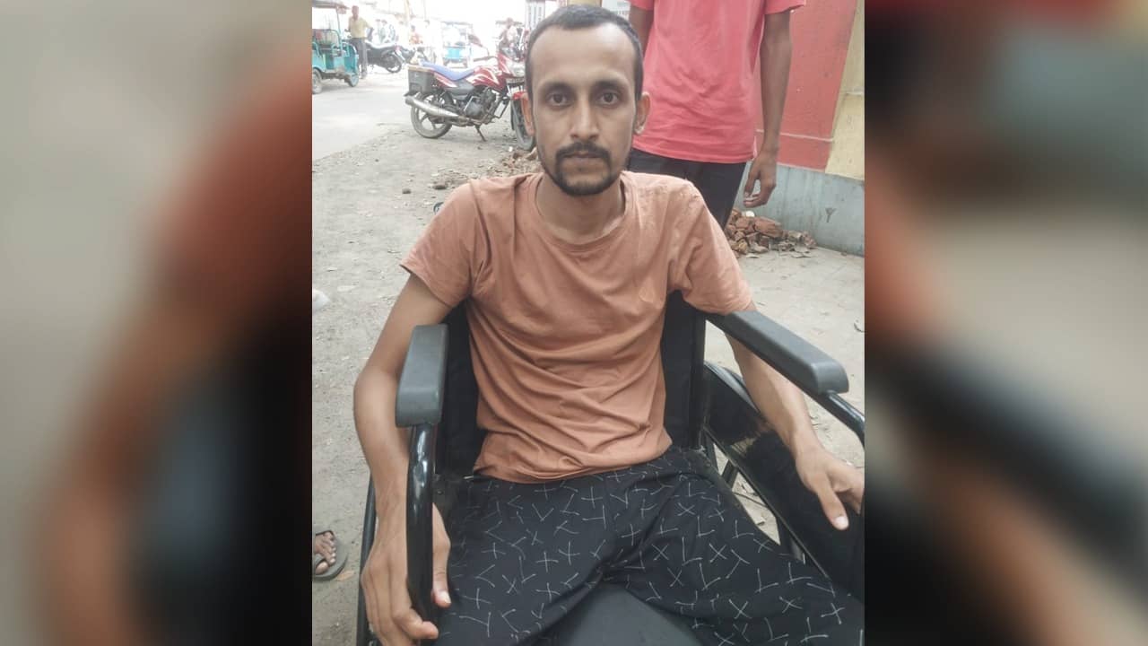 SSC Examination: ২০১৬-তে স্বপ্ন অধরা, ৯ বছরে মোড় ঘুরেছে জীবনের, আজ হাঁটতে পারেন না, তবুও স্বপ্নপূরণের জন্য পরীক্ষা দিলেন জানারুল