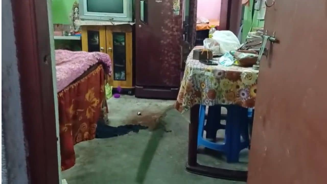 Nimta: ৫ কিলোর বাটখারা দিয়ে থেঁতলে দেন স্ত্রী-মেয়ের মাথা, পরে আত্মঘাতী যুবক