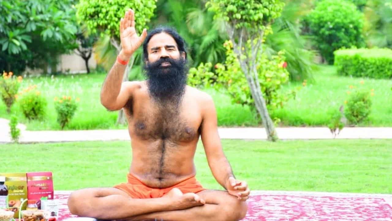 Ramdev Yoga: অফিসে বসে বসে ঘাড়-কাঁধে প্রচণ্ড ব্যথা? রামদেবের বলা এই ৫ আসন কমাবে স্পন্ডিলাইটিস